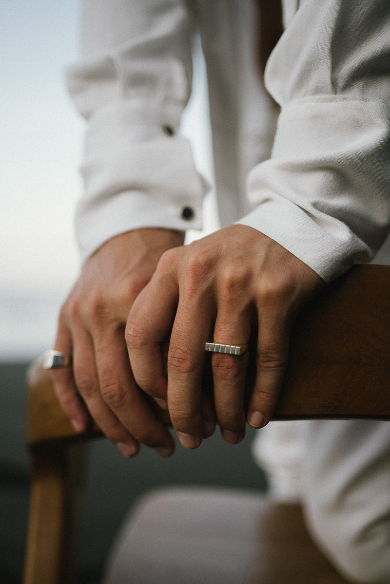 Narrow signet ring FORME